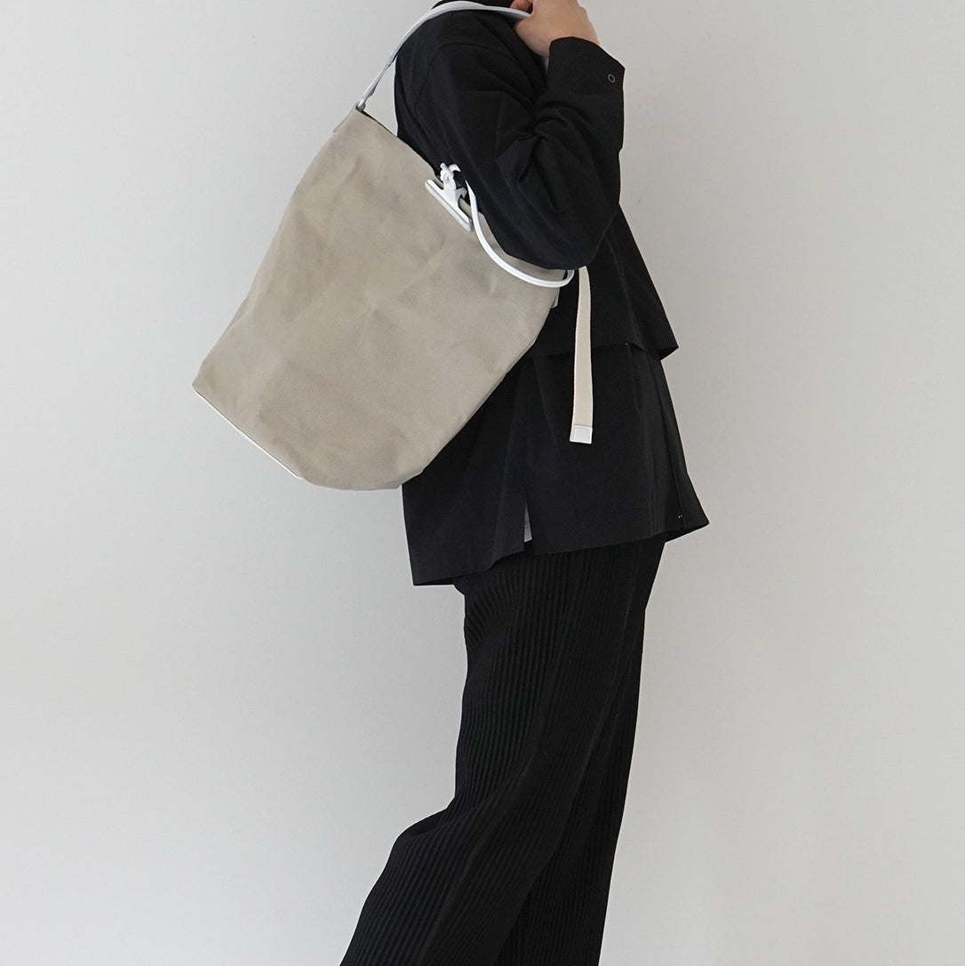 CLIP / BUCKET medium